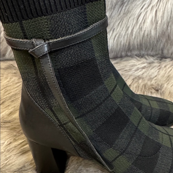 Cozy Island Stylish Black and Green Women's Ankle Boots Size 7 - Picture 9 of 9